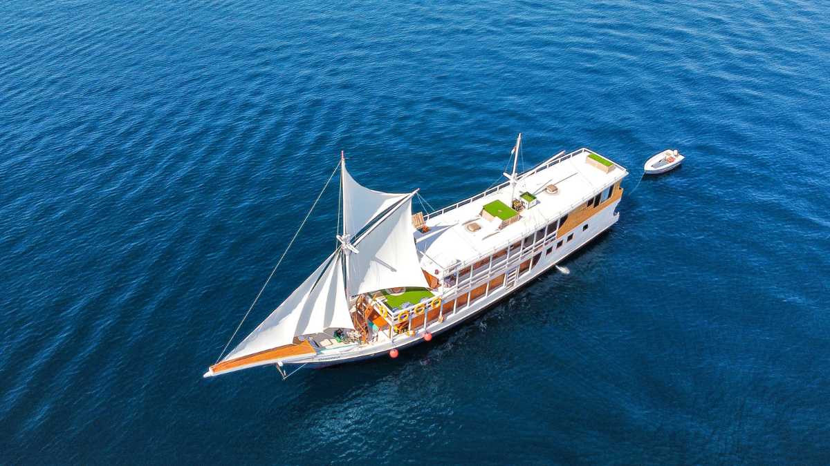 Open Trip 3D2N Sailing Komodo Dinara Liveaboard