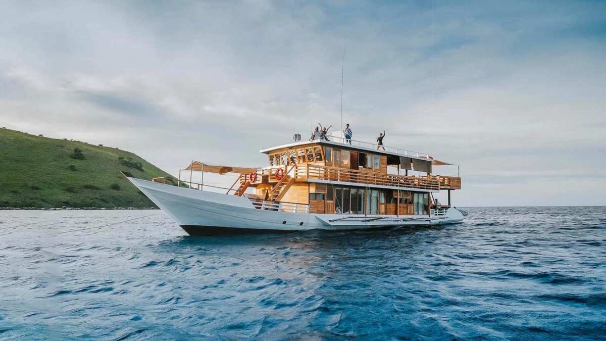 Private Charter Komodo Leisure Package: 1-8 pax